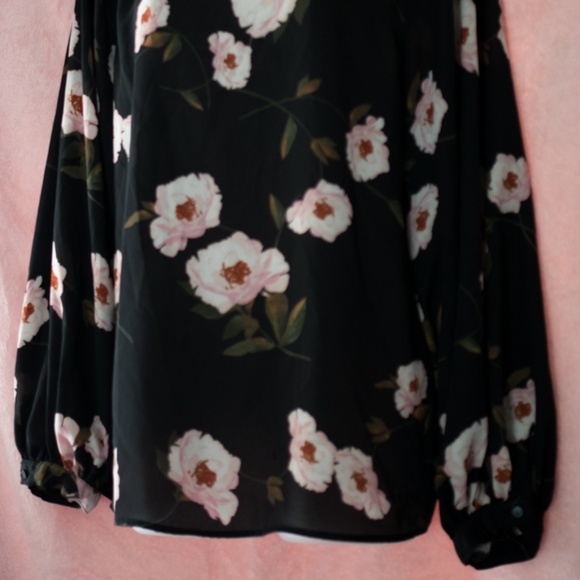 Classy Worthington Blouse - Picture 6 of 8